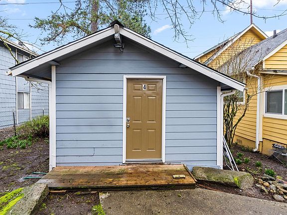 4th image of 10818 Lakeview Ave SW #4