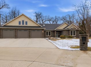 118 W Beaton Dr, West Fargo, ND 58078