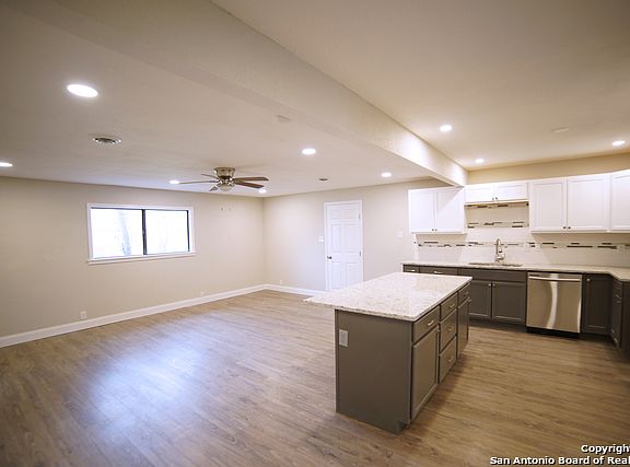 3rd image of 365 Charcliff Dr
