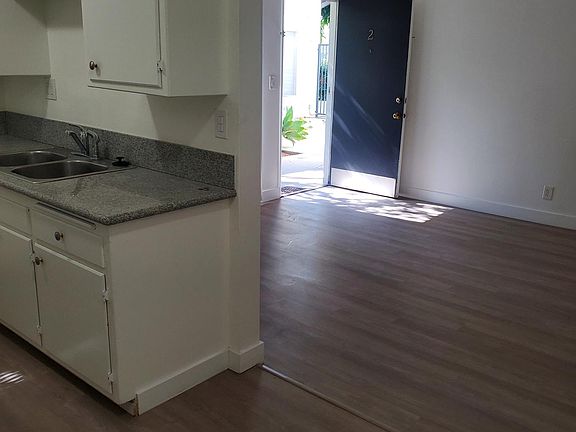 5th image of 3868 S Centinela Ave #2