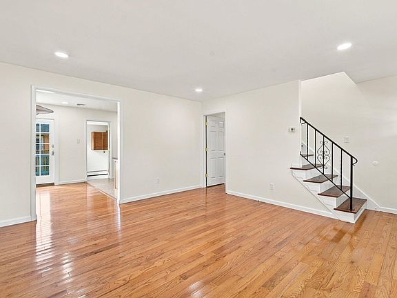 4th image of 526 Lafayette Blvd