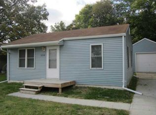 1214 E 37th Ct, Des Moines, IA 50317