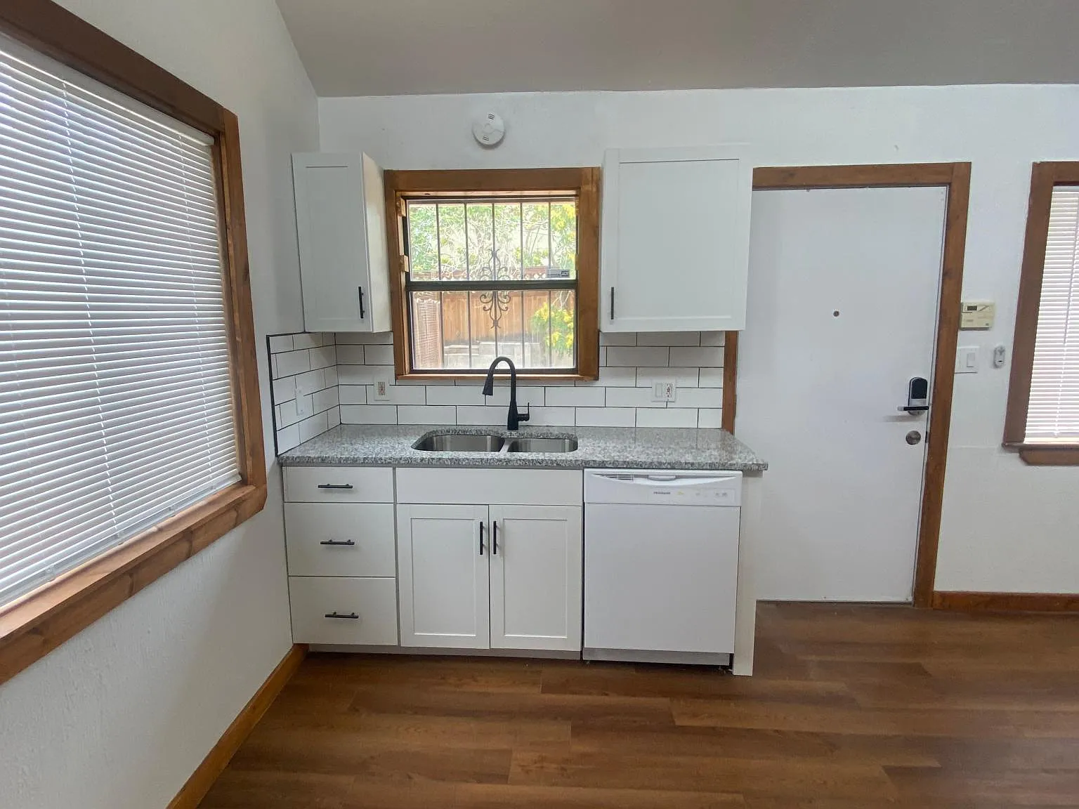 1712 Lead Ave SE — Photo 3