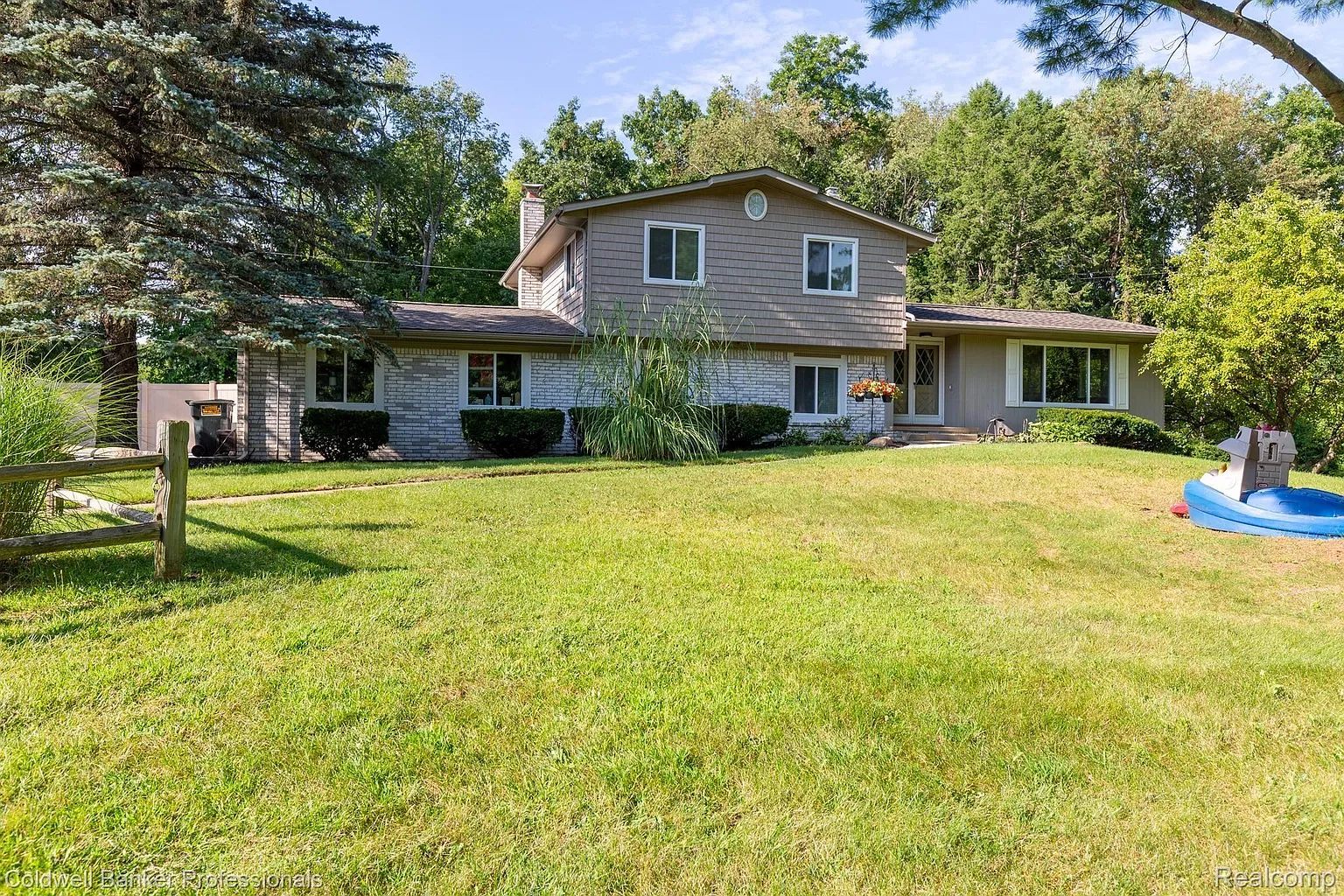 9443 Sweet Briar Ln photo 1