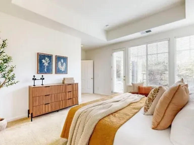 402 Dove Ln — Photo 10