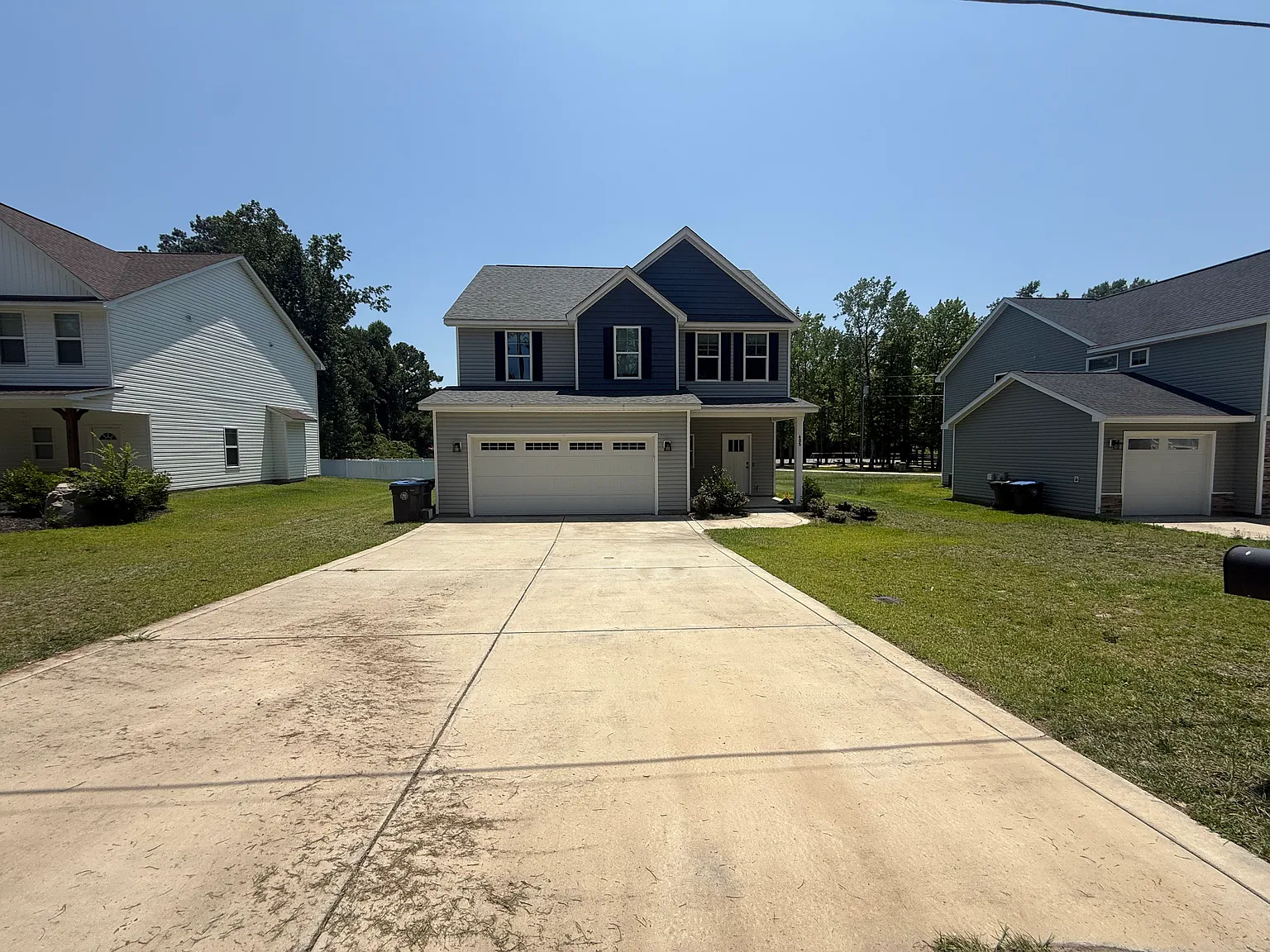4 bed, 2.5 bath, $2,300 — Photo 2