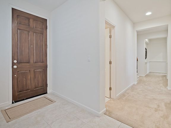 3rd image of 723 W Woodside Ave