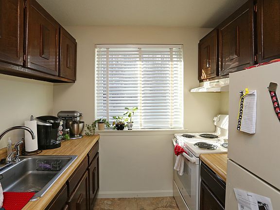 4th image of 2086-2090 Stanley St #2-401