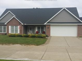 228 Oak Dr, Hurricane, WV 25526