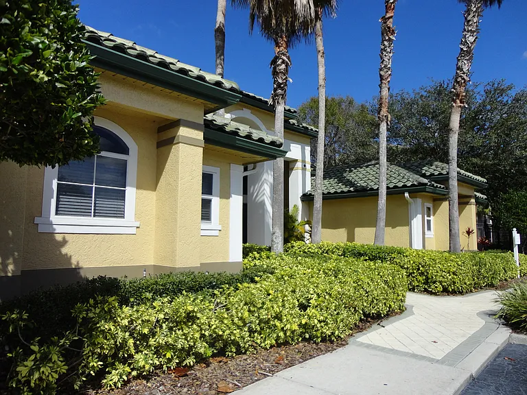 Mira Lagos Apartments — Photo 1