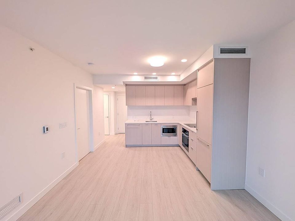 1st image of 13675 107a Ave #16XX