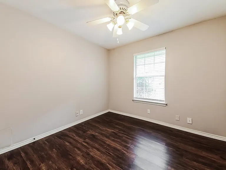 2115 Lattimore St — Photo 12