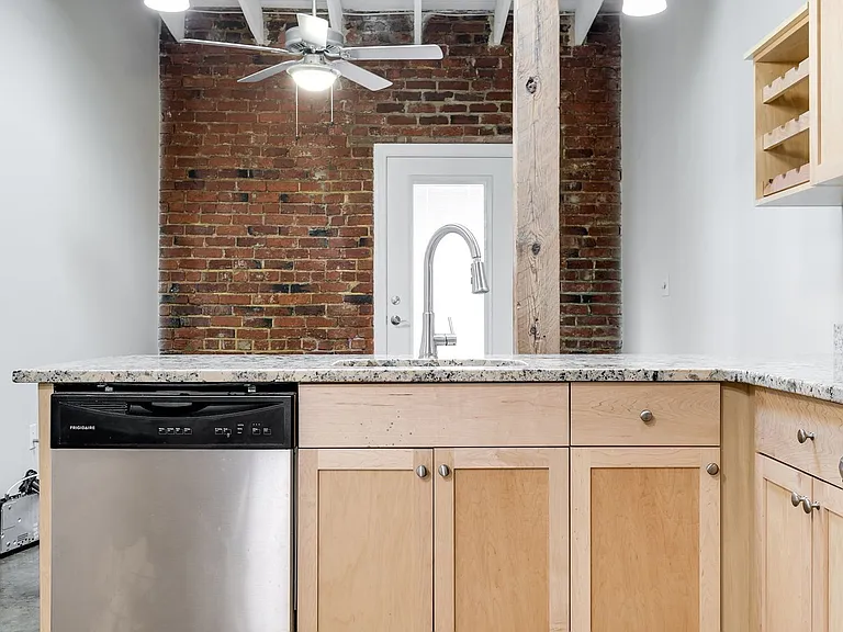 1710 E Franklin St — Photo 20