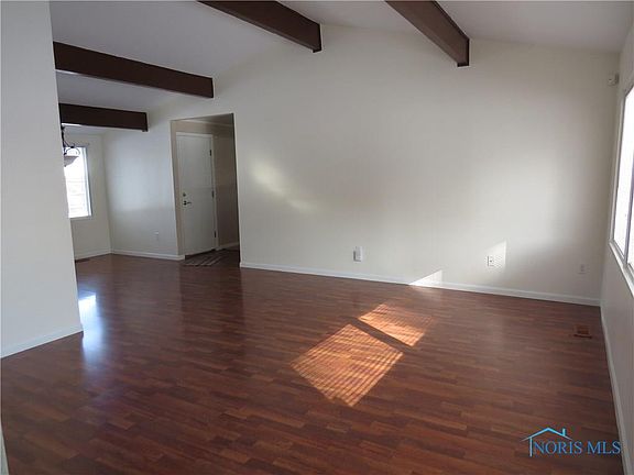 3rd image of 3308 Queenswood Blvd