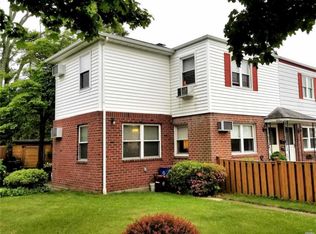 25106 Shiloh Ave, Bellerose, NY 11426