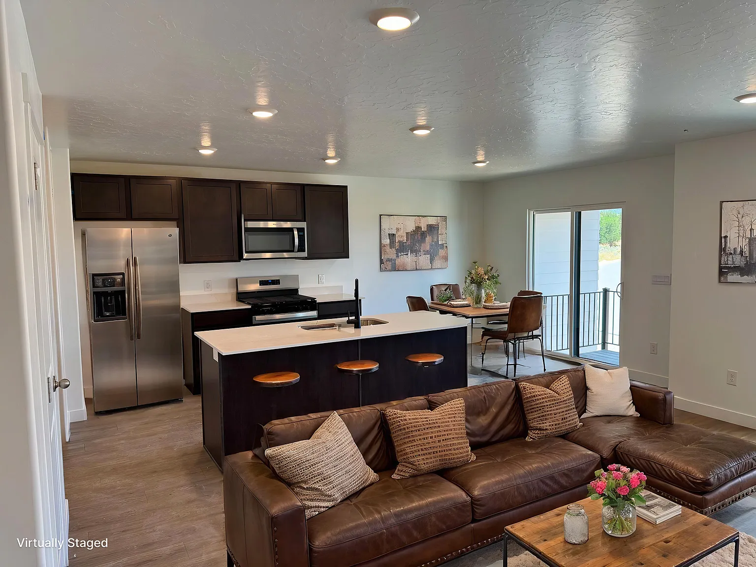 4 bed, 2.5 bath, 2248 sqft, $2,600 — Photo 4