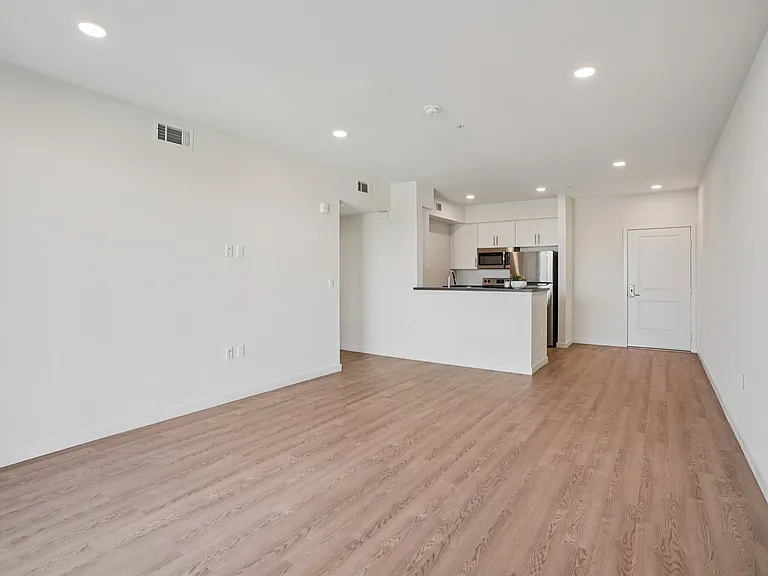 The Peake Apartments — Photo 15