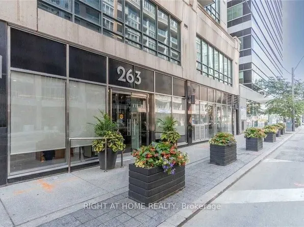 263 Wellington St W, Toronto, ON
