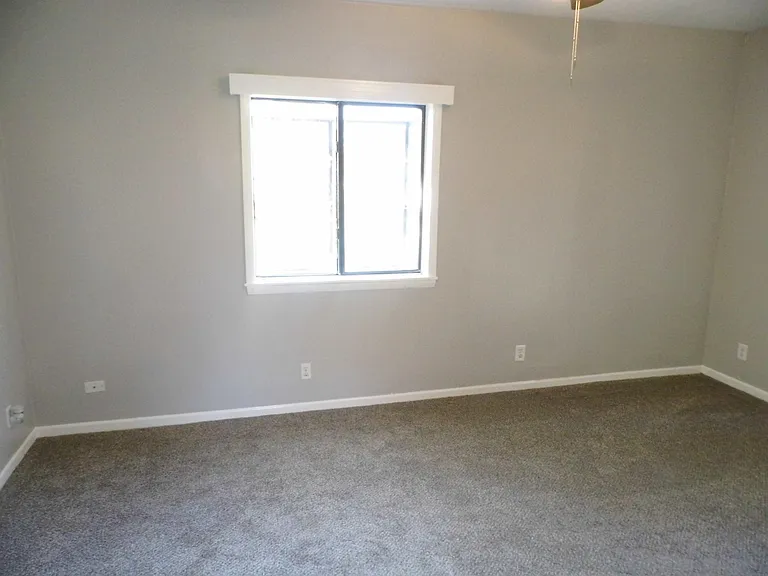 141 W Delavan Ave #UPPER — Photo 3
