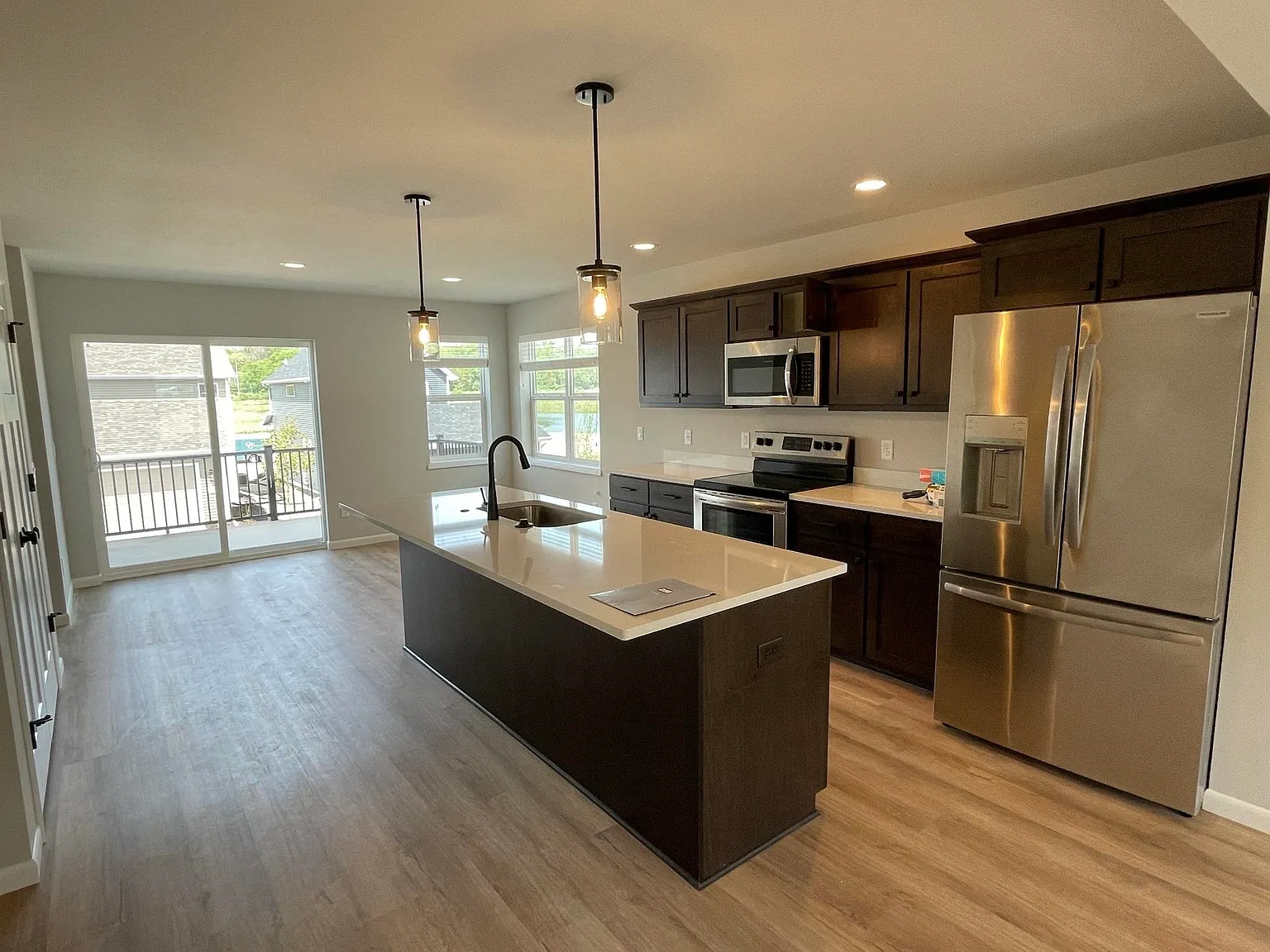 3 bed, 3.0 bath, 1737 sqft, $2,695 — Photo 3