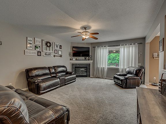 5th image of 11016 Hayfield Dr