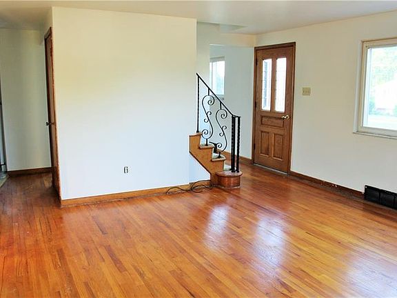 4th image of 5512 Clark Ave