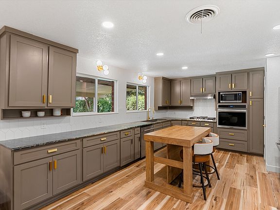 5th image of 7029 Treehaven Rd