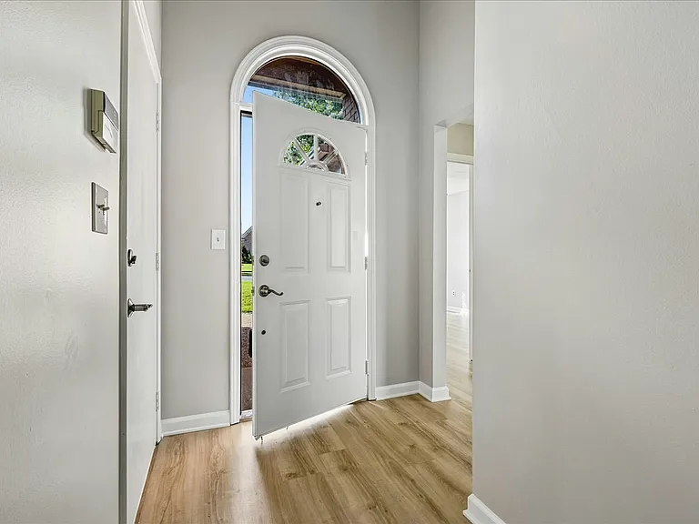 535 Pantherburn Cir S — Photo 4