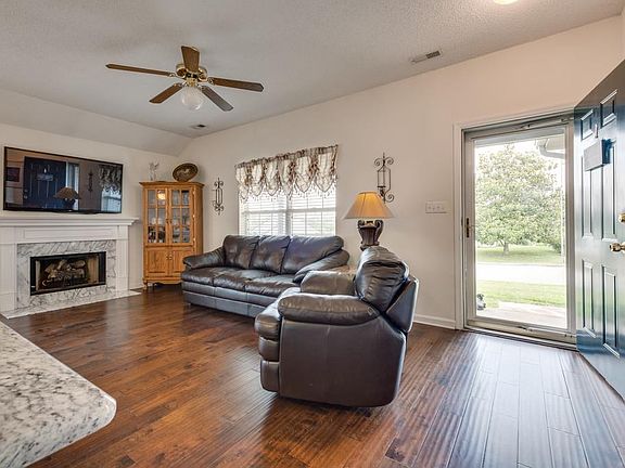 5th image of 2755 Belle Meade Pl