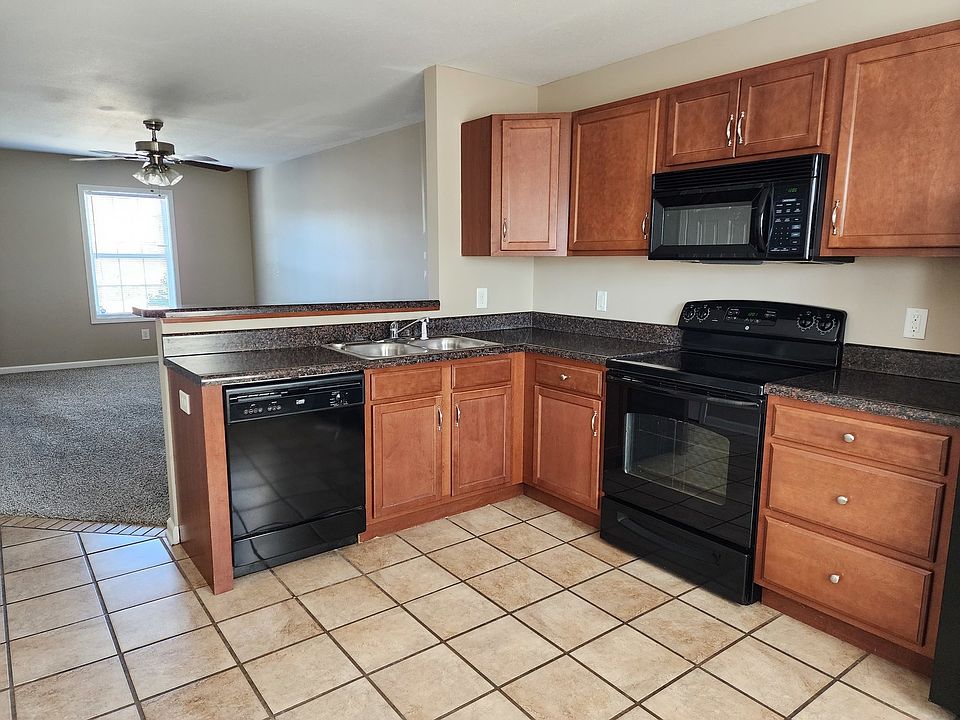 2nd image of 808C Oak Arbor Ct
