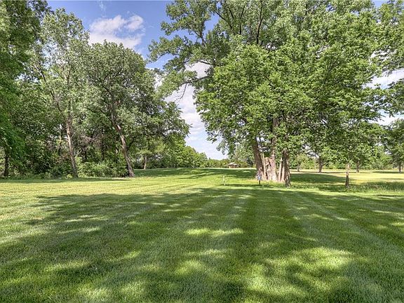 4th image of 109 Crestwood Est