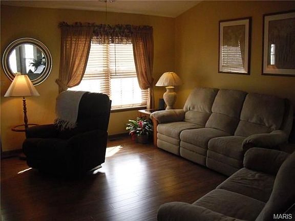 3rd image of 1015 Southway Ct