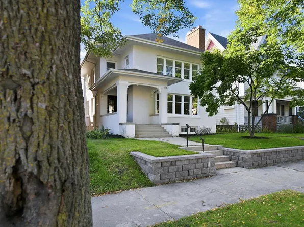 3007 N Farwell AVENUE, Milwaukee, WI 53211