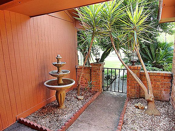 4th image of 402 S Diamondhead Blvd