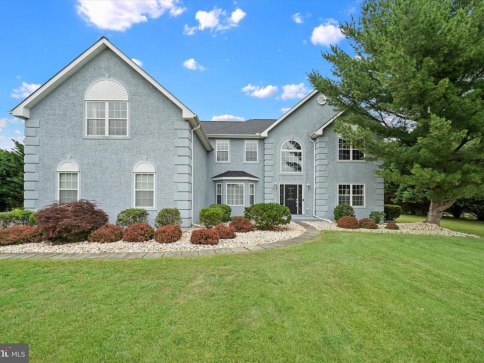 1st image of 203 Deerfield Dr