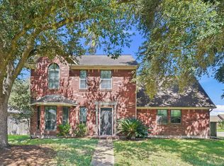 501 W Hunters Ln, Dickinson, TX 77539