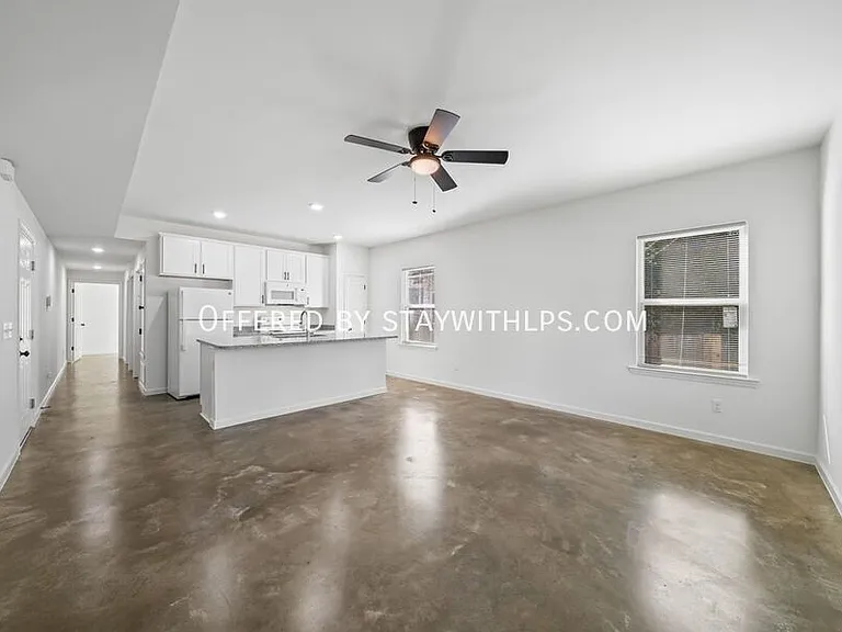 1571 Court Ave #102 — Photo 11