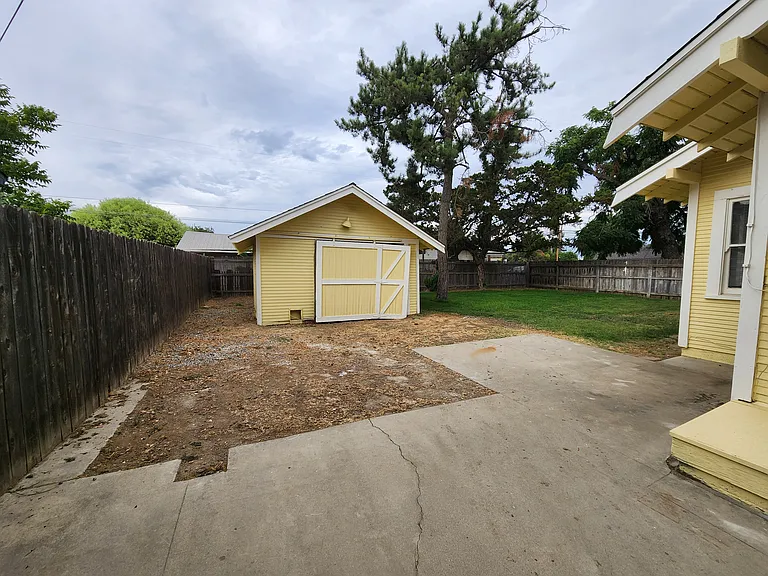 401 N Cherry St — Photo 56