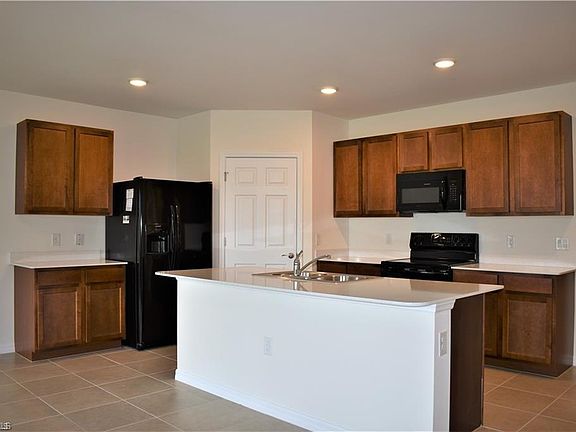 5th image of 3302 Acapulco Cir