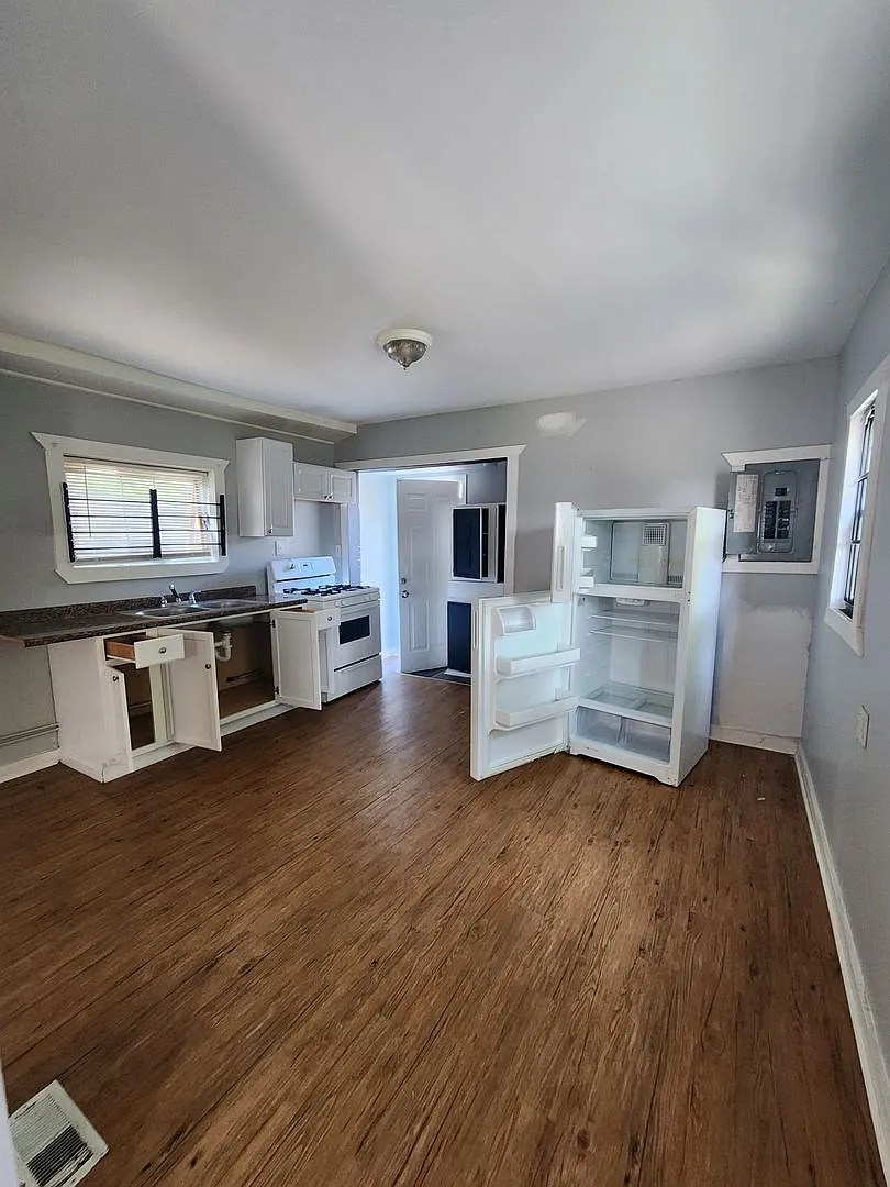 One Bedroom House For Rent — Photo 1