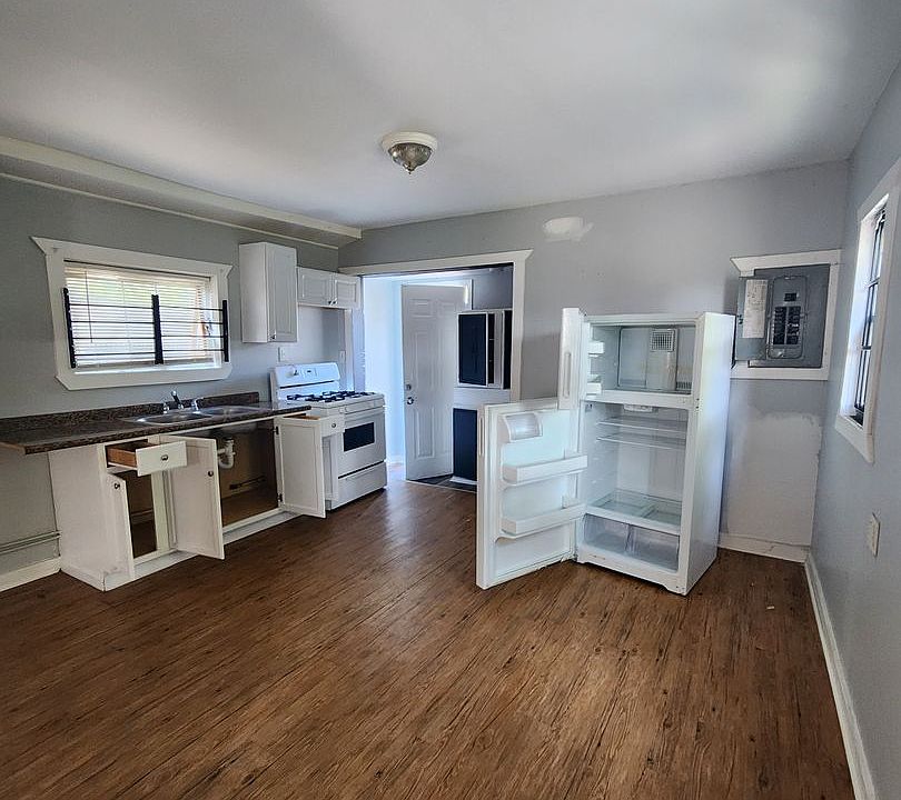 2nd image of 3295 W 50th St