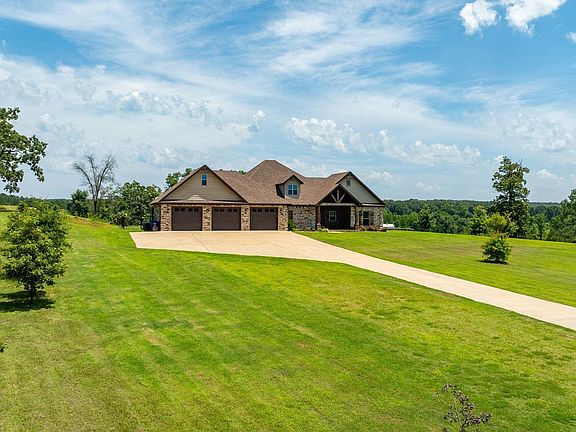 3rd image of 31 Winterberry Dr