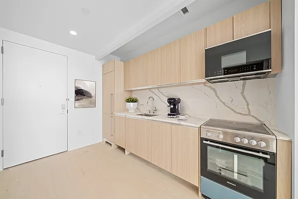 Rented by Aura NYC LLC | media 2