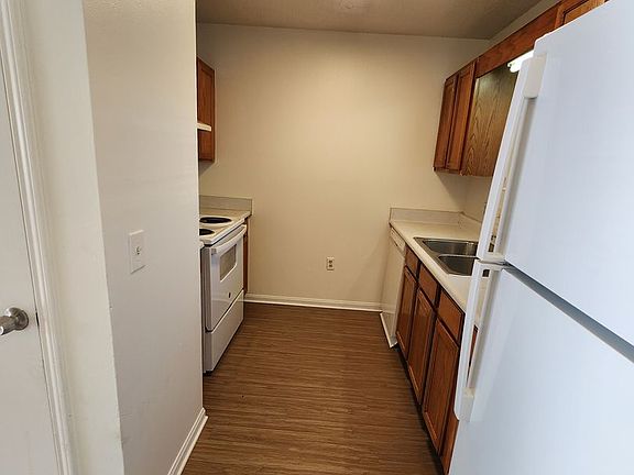 4th image of 2400 1st St SW #D5