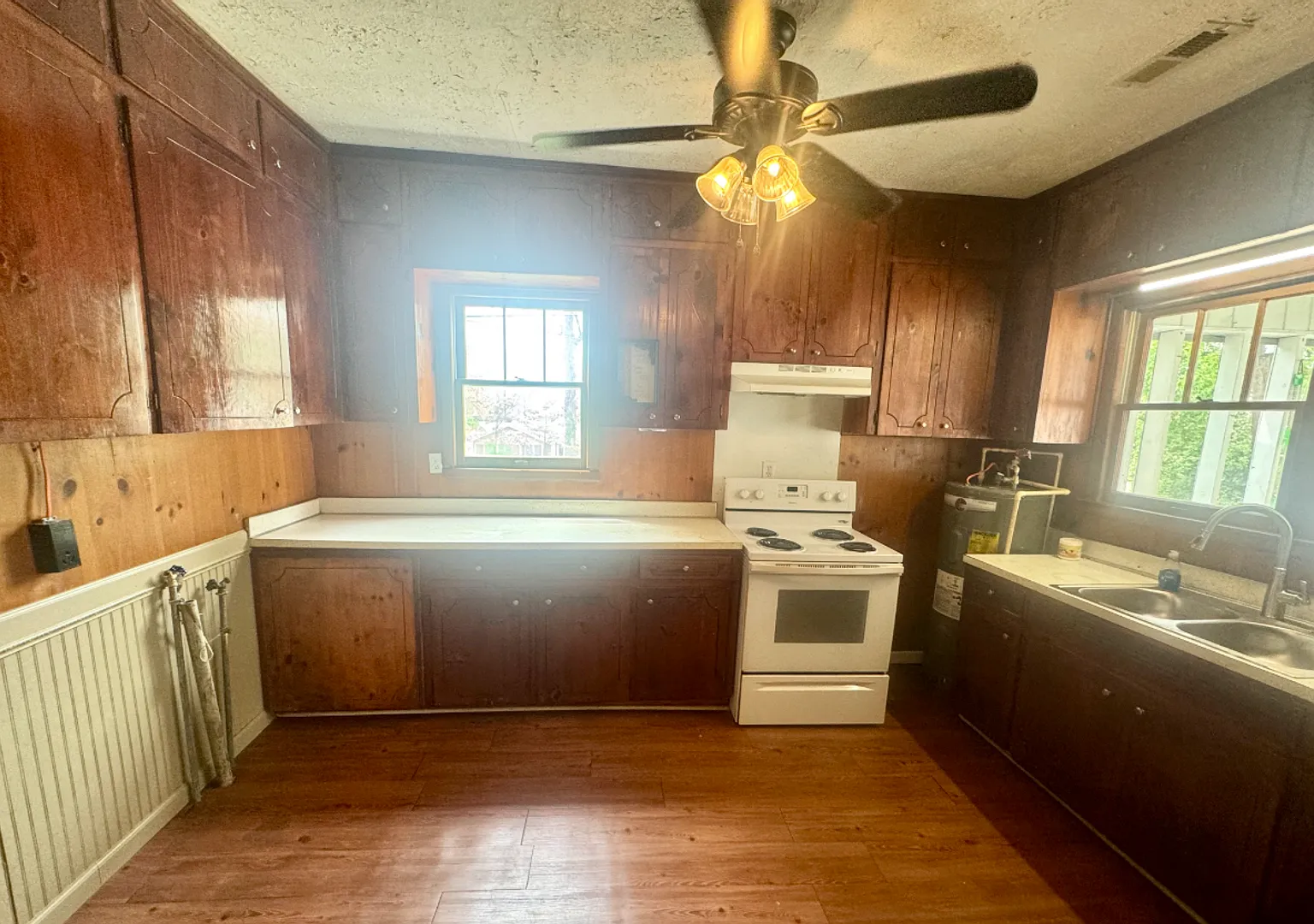 Charming 2 bed & 1 bath home — Photo 2