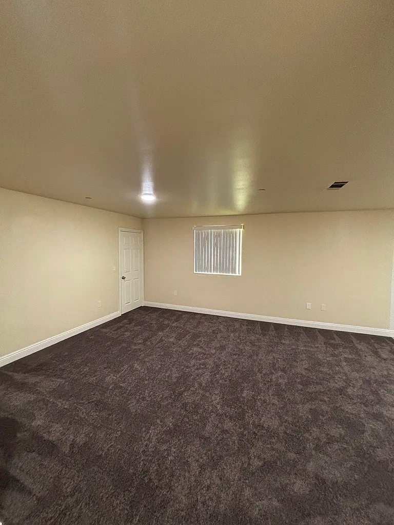 5 bed, 1819 sqft, $4,200 — Photo 4