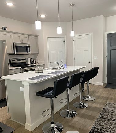 2nd image of 1501 N Windsor Ave #205