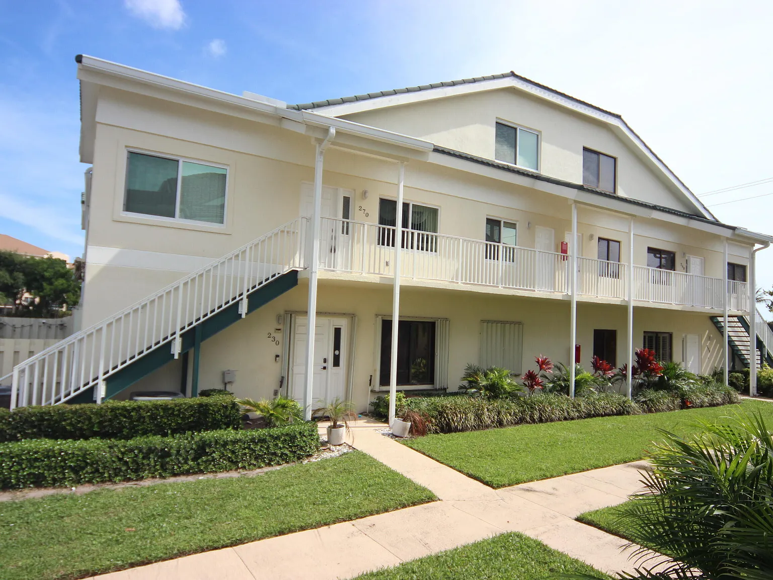 3 bed, 3.0 bath, 1640 sqft, $7,500 — Photo 2