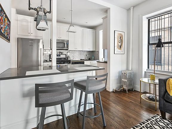 4th image of 3117 Broadway APT 1