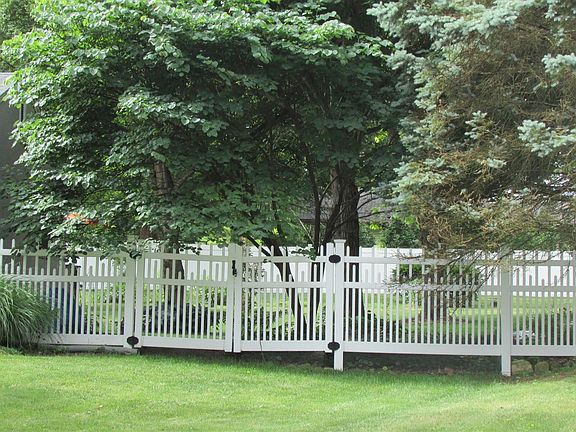 4th image of 359 Darbyview Dr